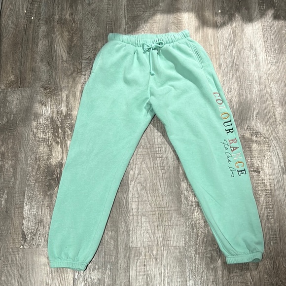There a turquoise color, size medium, sweatpants - Picture 1 of 4